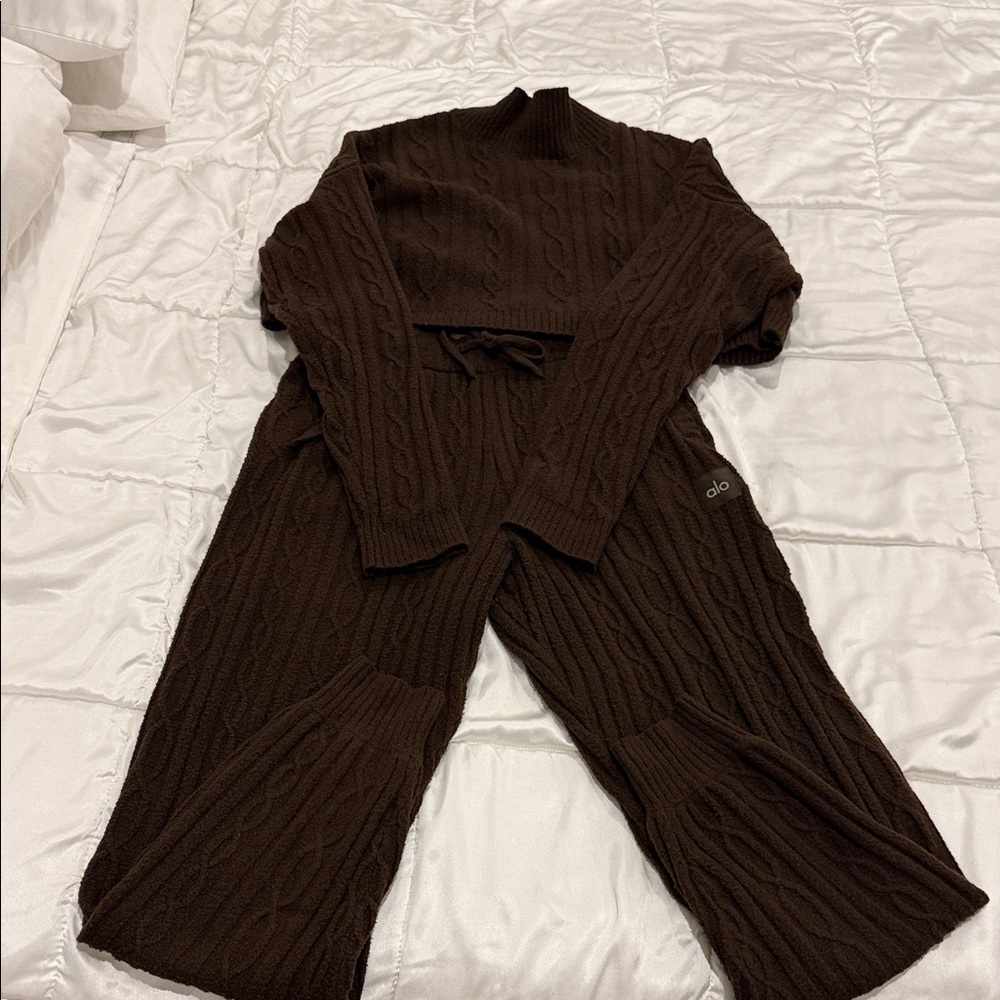 ALO Yoga Cable Knit Lounge Set - expresso color